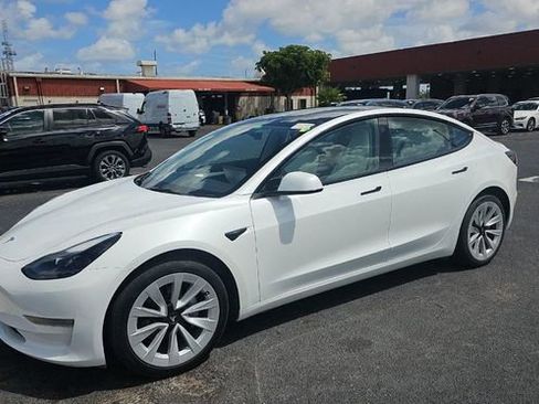 Used 2023 Tesla Model 3 Standard Range image 2
