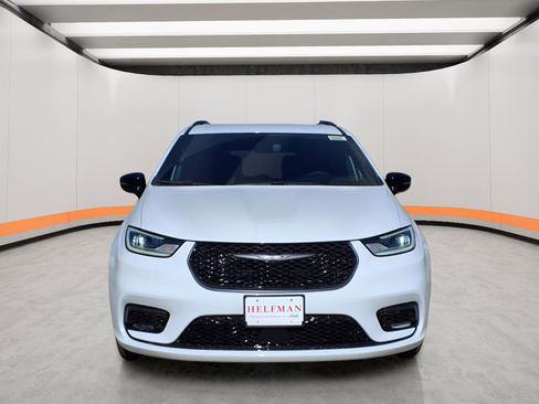 New 2026 Chrysler Pacifica Select w/ S Appearance Package image 2