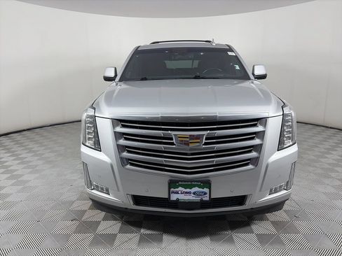 Used 2016 Cadillac Escalade Platinum AWD/4WD image 2