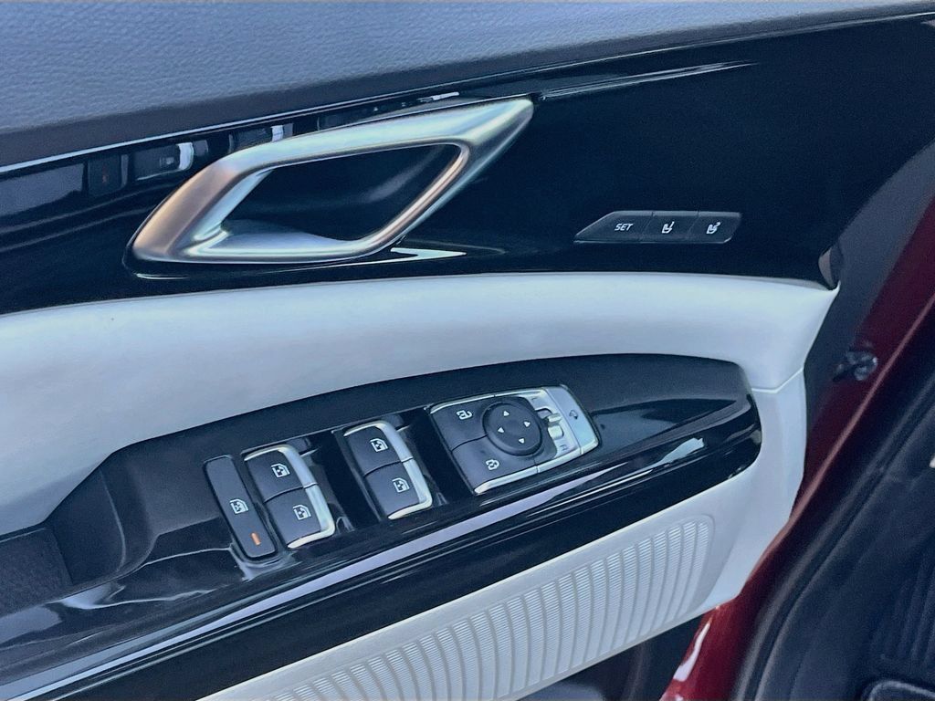 Used 2024 Kia Carnival SX FWD image 18