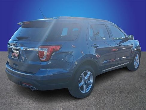 Used 2018 Ford Explorer XLT w/ Equipment Group 201A image 4