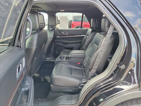 Used 2018 Ford Explorer Platinum AWD/4WD image 13