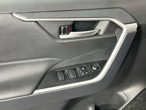 Used 2025 Toyota RAV4 XLE AWD/4WD image 22