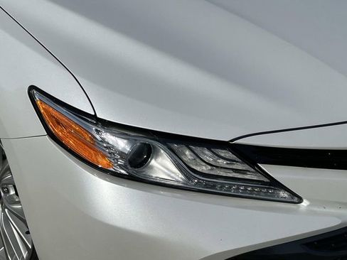 Used 2018 Toyota Camry XLE image 9