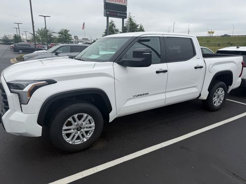Used 2025 Toyota Tundra SR5 w/ SR5 Convenience Package AWD/4WD image 1