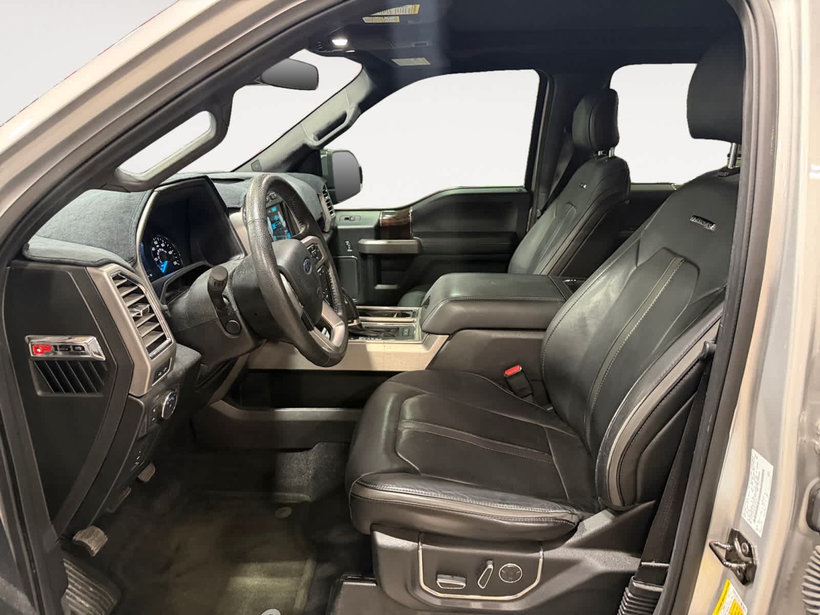 Used 2016 Ford F150 Platinum w/ Equipment Group 701A Luxury AWD/4WD image 10