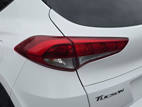 Used 2017 Hyundai Tucson Sport image 32