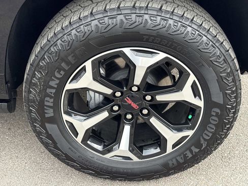 Used 2026 GMC Yukon AT4 w/ AT4 Premium Plus Package image 10