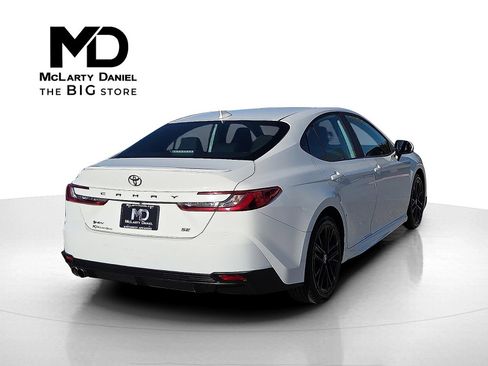Used 2025 Toyota Camry SE image 5