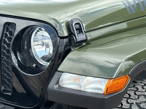 Used 2021 Jeep Gladiator Willys image 4