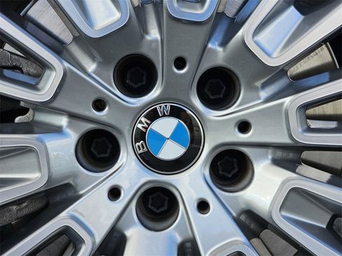 Used 2025 BMW X7 xDrive40i image 11