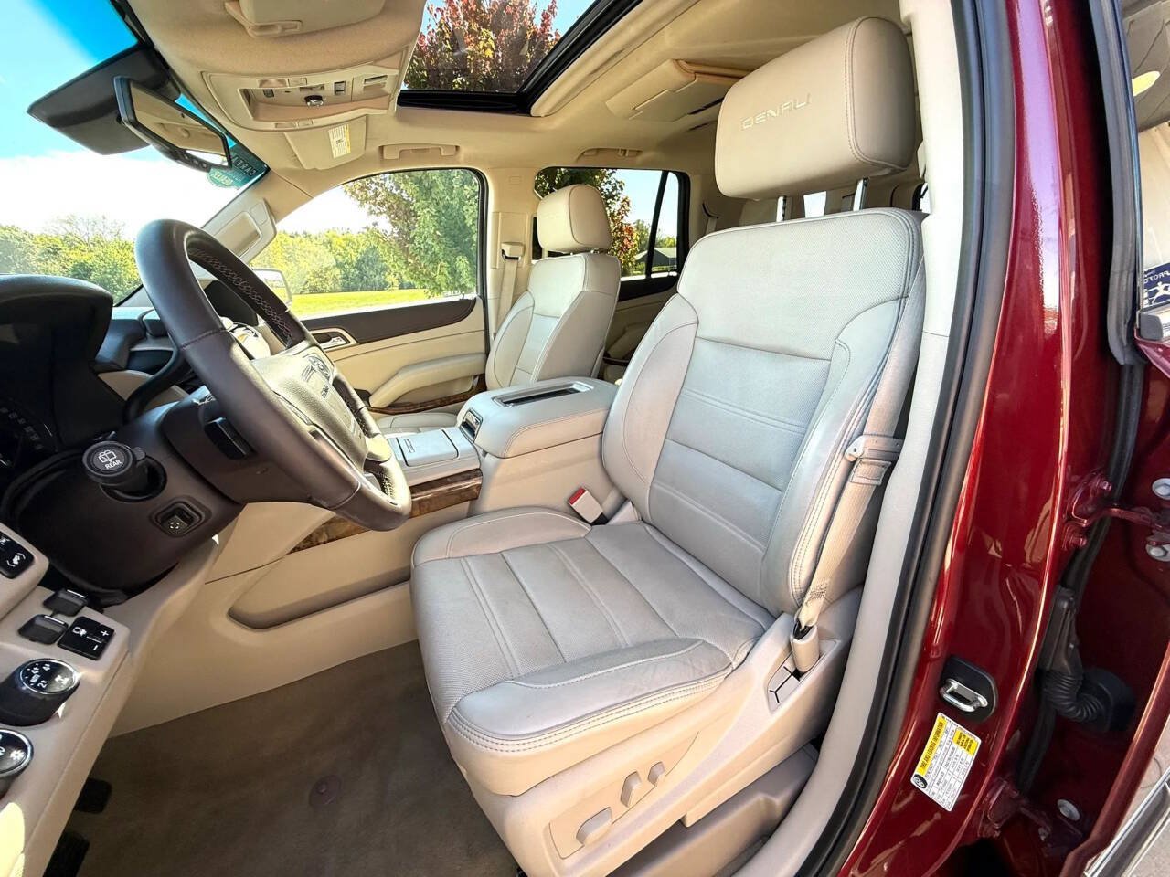 Used 2016 GMC Yukon Denali w/ Open Road Package AWD/4WD image 13