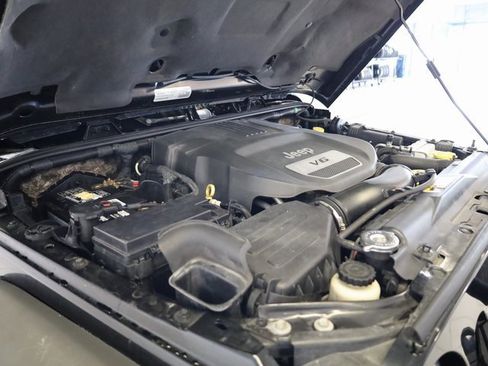 Used 2015 Jeep Wrangler Unlimited Rubicon w/ Max Tow Package image 32