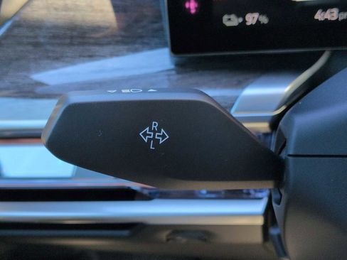 Used 2025 BMW i7 eDrive50 RWD image 29