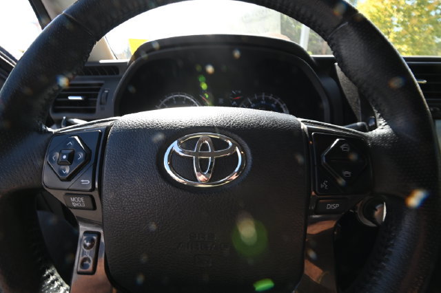 Used 2018 Toyota 4Runner TRD Off-Road AWD/4WD image 13