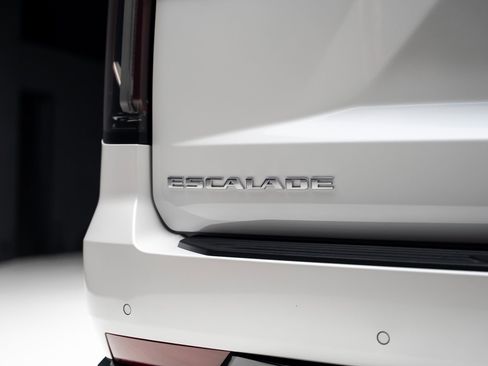 Used 2024 Cadillac Escalade Premium Luxury image 31