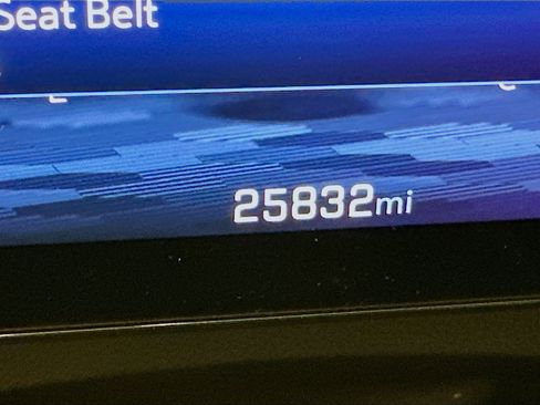 Used 2025 Chevrolet Traverse LT AWD/4WD image 19