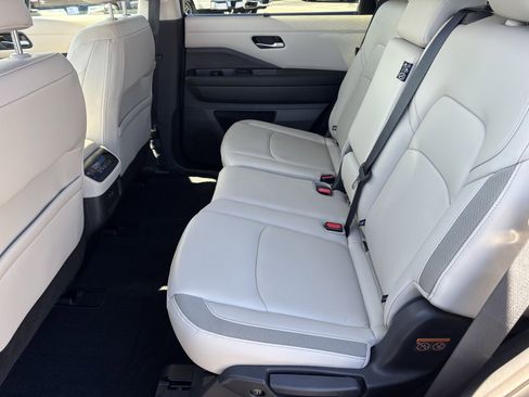 Used 2024 Nissan Pathfinder SL image 19