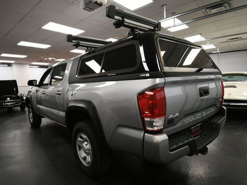 Certified 2019 Toyota Tacoma SR image 5