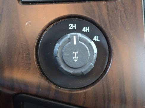 Used 2015 Ford F250 Lariat w/ Lariat Interior Package image 22