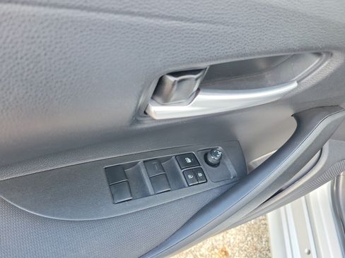 Used 2021 Toyota Corolla LE FWD image 21