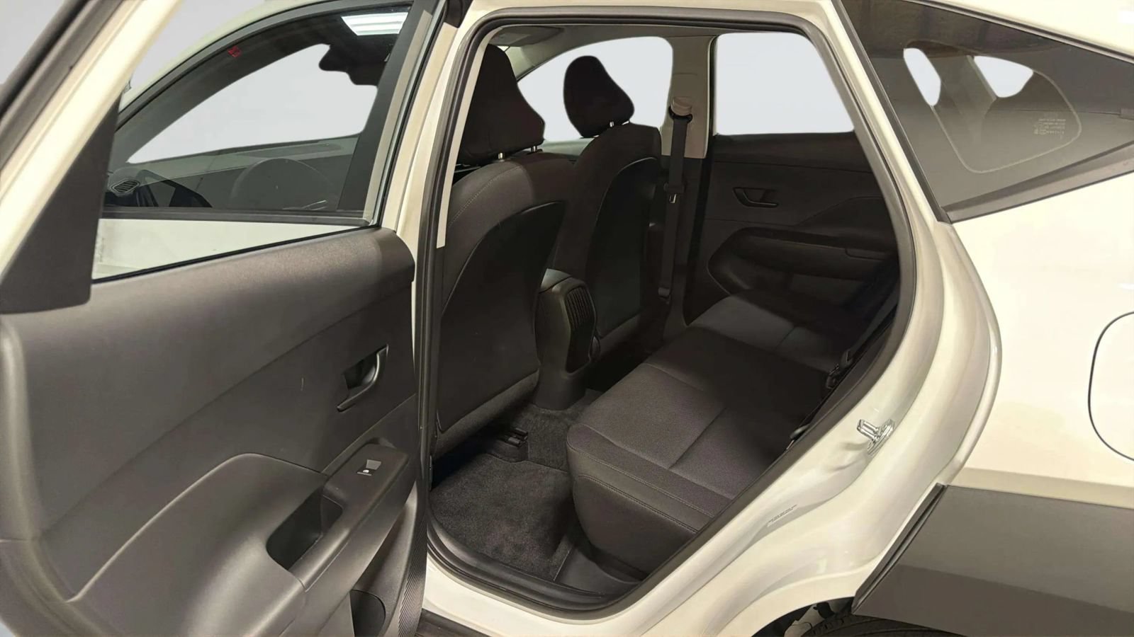 Used 2025 Hyundai Kona SE FWD image 40