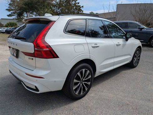 Used 2023 Volvo XC60 B5 Plus image 4