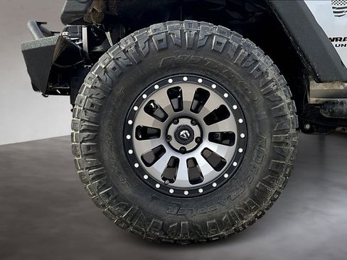 Used 2016 Jeep Wrangler Unlimited Rubicon w/ Connectivity Group image 30