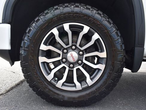 Used 2020 GMC Sierra 1500 AT4 w/ AT4 Premium Package image 17
