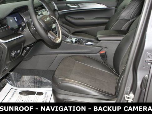 New 2025 Jeep Grand Cherokee L Altitude image 14