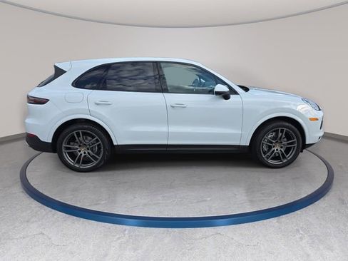 Used 2022 Porsche Cayenne w/ Premium Package AWD/4WD image 4