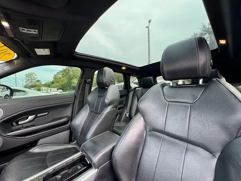 Used 2017 Land Rover Range Rover Evoque SE Premium image 8