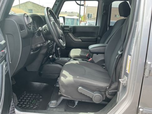 Used 2018 Jeep Wrangler Unlimited Sport S AWD/4WD image 14
