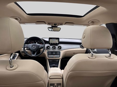 Used 2018 Mercedes-Benz GLA 250 4MATIC image 14