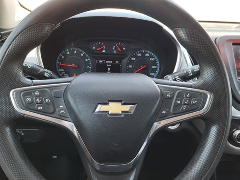 Used 2020 Chevrolet Equinox LS w/ LS Convenience Package image 17