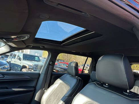 Used 2025 Jeep Grand Cherokee L Altitude image 18