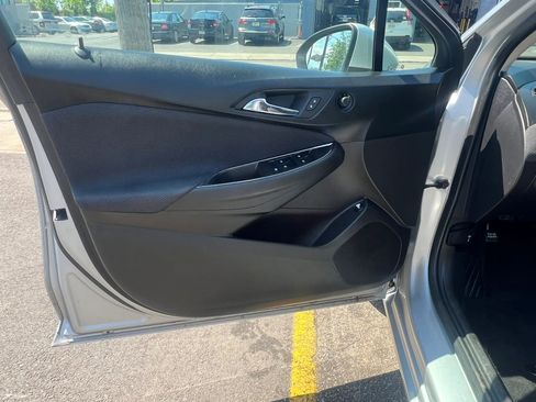 Used 2018 Chevrolet Cruze LT FWD image 11