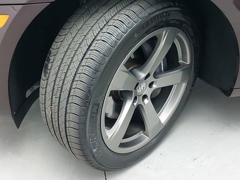 Certified 2025 Porsche Macan image 35