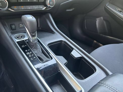 Used 2025 Nissan Sentra SV FWD image 36