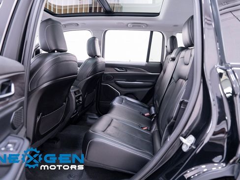 Used 2022 Jeep Grand Cherokee Limited image 37