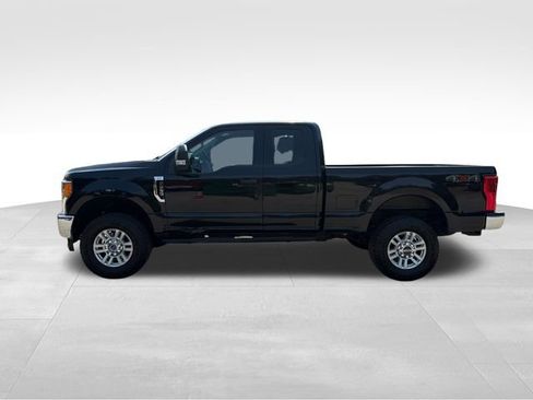 Used 2017 Ford F250 XLT w/ Snow Plow Prep Package AWD/4WD image 6