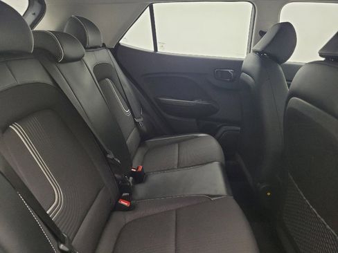 Used 2023 Hyundai Venue Limited FWD image 19