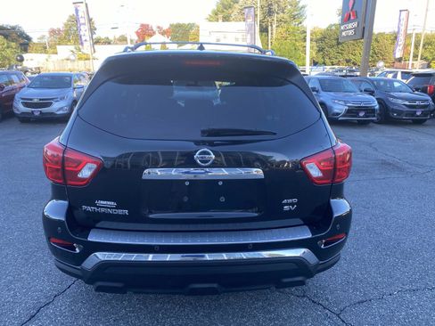 Used 2018 Nissan Pathfinder SV image 4