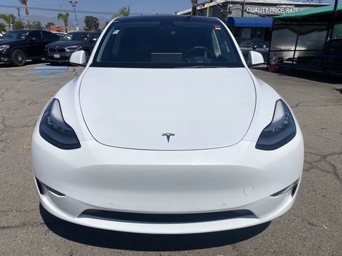 Used 2021 Tesla Model Y Long Range AWD/4WD image 3