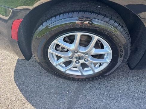 Used 2024 Chrysler Pacifica Touring-L image 42