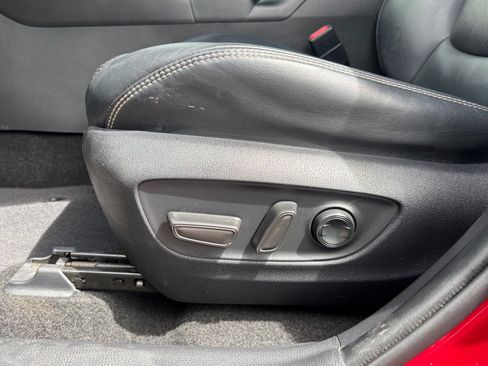 Used 2020 Toyota RAV4 Limited AWD/4WD image 28