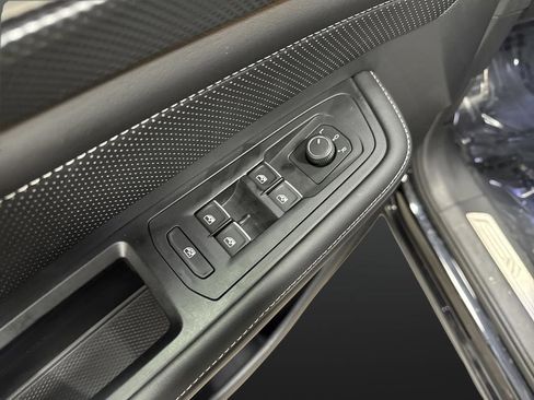 Used 2024 Volkswagen Atlas Cross Sport SEL R-Line image 28