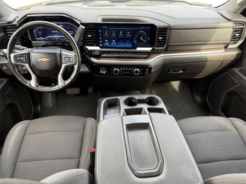 Used 2022 Chevrolet Silverado 1500 LT image 10