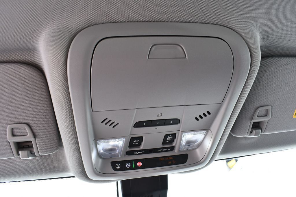 Used 2024 GMC Terrain SLT w/ Tech Package AWD/4WD image 35