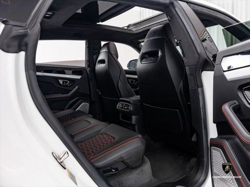 Used 2019 Lamborghini Urus AWD/4WD image 33